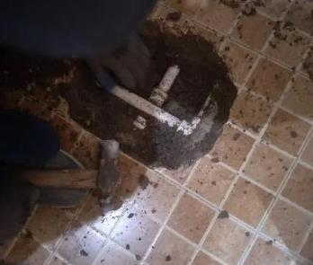 和布克赛尔卫生间漏水维修公司为您分享下卫生间渗水如何处理及注意事项